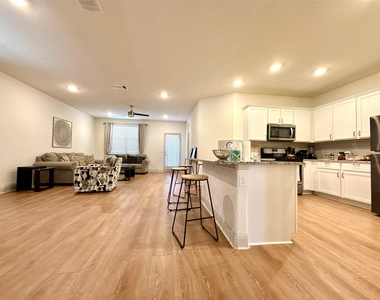 17217 Bassano Ave - Photo Thumbnail 7
