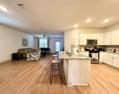17217 Bassano Ave - Photo Thumbnail 5