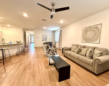 17217 Bassano Ave - Photo Thumbnail 10