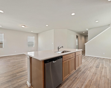 207 Cherry Blossom Ln - Photo Thumbnail 14