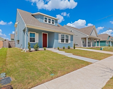 207 Cherry Blossom Ln - Photo Thumbnail 1