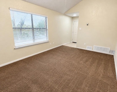 105 Northern Dove Ln - Photo Thumbnail 4