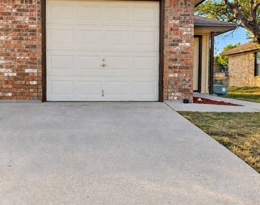 105 Northern Dove Ln - Photo Thumbnail 3