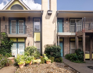 7685 Northcross Dr - Photo Thumbnail 20