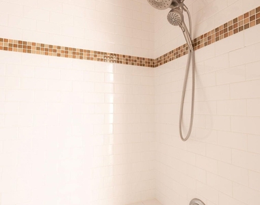 7685 Northcross Dr - Photo Thumbnail 11