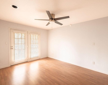 7685 Northcross Dr - Photo Thumbnail 8