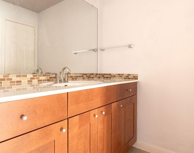 7685 Northcross Dr - Photo Thumbnail 9