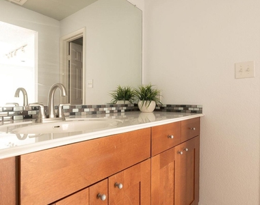 7685 Northcross Dr - Photo Thumbnail 16