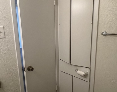 1501 W North Loop Blvd - Photo Thumbnail 11