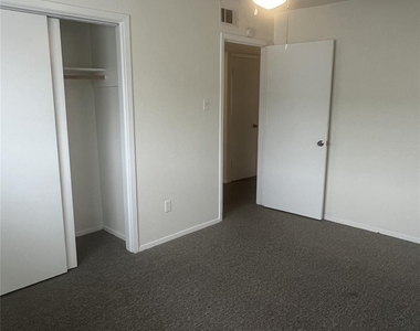 1501 W North Loop Blvd - Photo Thumbnail 8