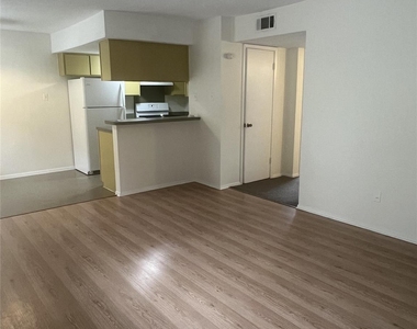 1501 W North Loop Blvd - Photo Thumbnail 10