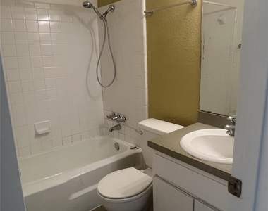 1501 W North Loop Blvd - Photo Thumbnail 5