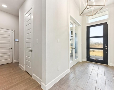 163 Kellogg Ln - Photo Thumbnail 1