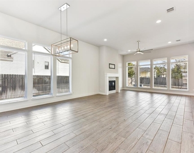 163 Kellogg Ln - Photo Thumbnail 5