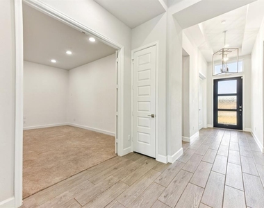 163 Kellogg Ln - Photo Thumbnail 2