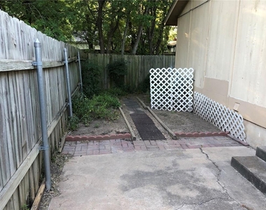 6910 S 1st St - Photo Thumbnail 12