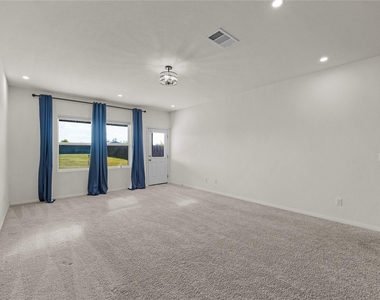 305 Red Fish Ln - Photo Thumbnail 8