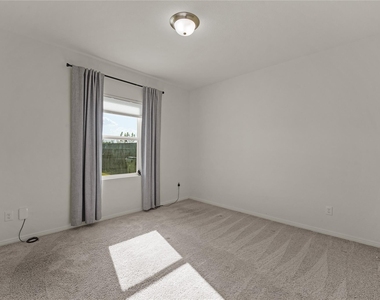 305 Red Fish Ln - Photo Thumbnail 10