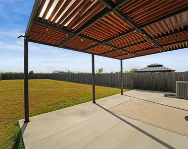 305 Red Fish Ln - Photo Thumbnail 25