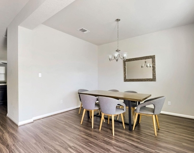 5547 Bellissima Way - Photo Thumbnail 3
