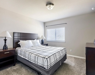 5547 Bellissima Way - Photo Thumbnail 10