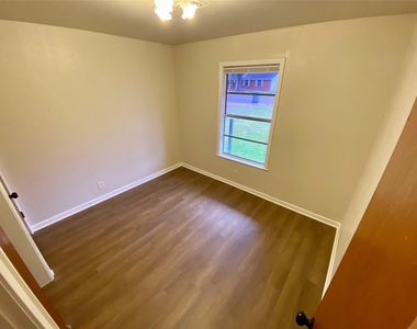 260 Bradford Dr - Photo Thumbnail 12