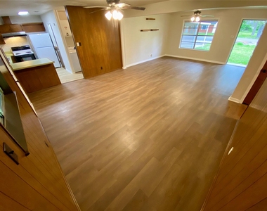 260 Bradford Dr - Photo Thumbnail 3