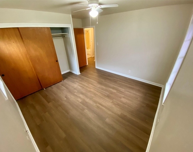 260 Bradford Dr - Photo Thumbnail 13