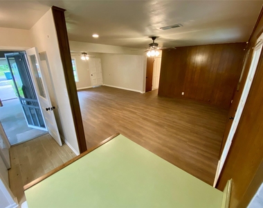 260 Bradford Dr - Photo Thumbnail 5