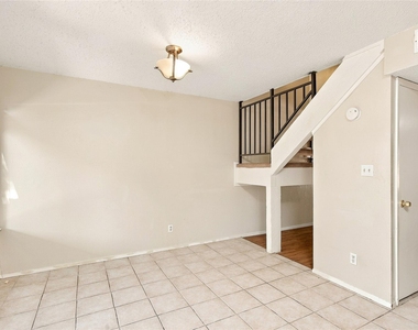 902 Park Village Cv - Photo Thumbnail 5