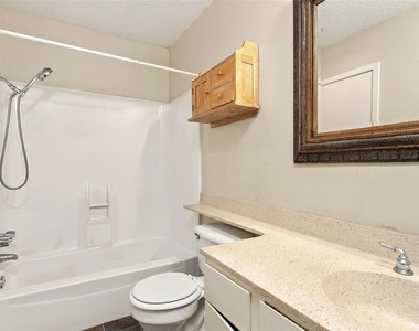 902 Park Village Cv - Photo Thumbnail 13