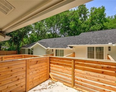 511 E 50th St - Photo Thumbnail 22