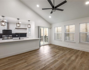 511 E 50th St - Photo Thumbnail 3