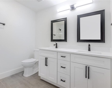 511 E 50th St - Photo Thumbnail 14