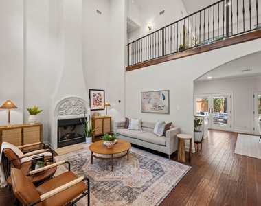 2307 Alta Vista Ave - Photo Thumbnail 3