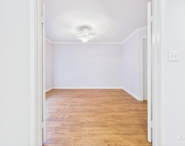 7685 Northcross Dr - Photo Thumbnail 5