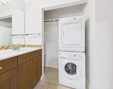 7685 Northcross Dr - Photo Thumbnail 8