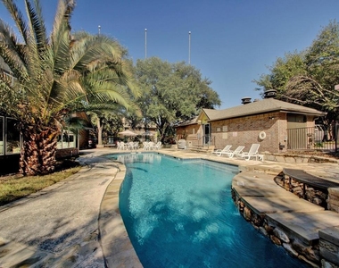 7685 Northcross Dr - Photo Thumbnail 10
