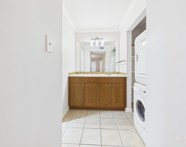 7685 Northcross Dr - Photo Thumbnail 7