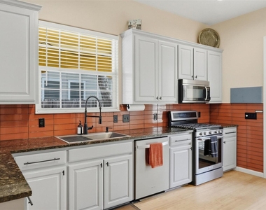 2931 E Martin Luther King Jr Blvd - Photo Thumbnail 12