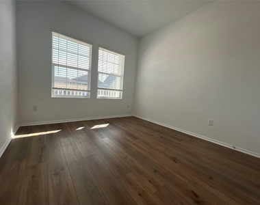 13604 Menard Way - Photo Thumbnail 10