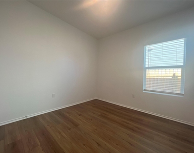 13604 Menard Way - Photo Thumbnail 9