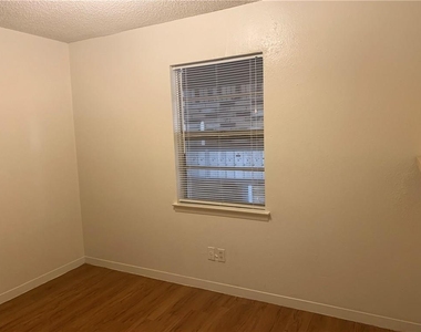 908 Emile St - Photo Thumbnail 5