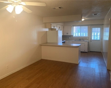 908 Emile St - Photo Thumbnail 3