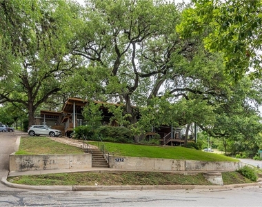 1212 Castle Hill St - Photo Thumbnail 3