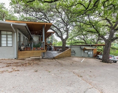 1212 Castle Hill St - Photo Thumbnail 27