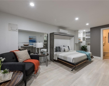 1212 Castle Hill St - Photo Thumbnail 12