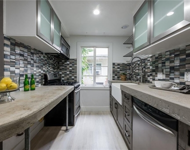 1212 Castle Hill St - Photo Thumbnail 19
