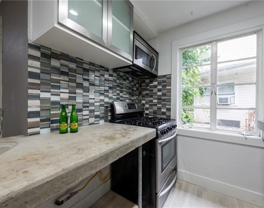 1212 Castle Hill St - Photo Thumbnail 20