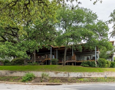 1212 Castle Hill St - Photo Thumbnail 2